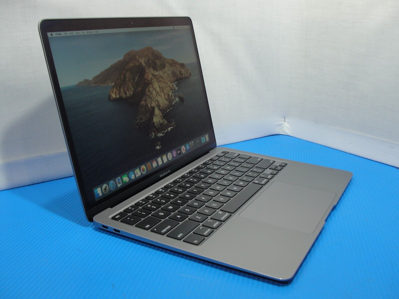Apple MacBook Air 13 2020 A2179 i3-1000NG4 8GB 256GB SSD 124 cycles! Iris Plus